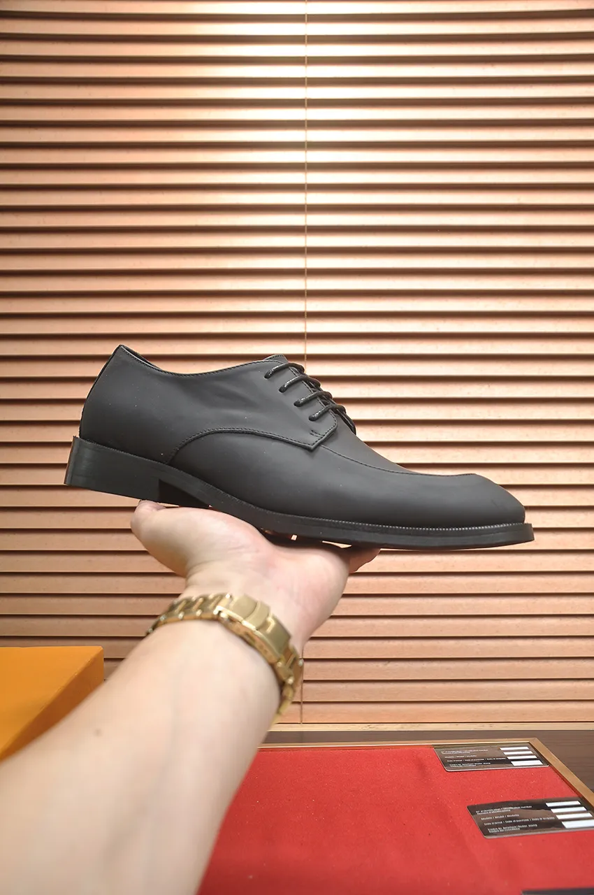 Men's men's shoes 💰500💶 [LV] (original single cowhide lining) 🍀LV's latest genuine leather business suit shoes are launched simultaneously on the official website. The first-layer cowhide imported from Italy is made of heavy gold, 💥official website 1:1 rubber outsole. Versatile to wear, high-end without losing class, and the color combination is extraordinary. This four-season style is alluring when worn on your feet, showing off your big-name flair. Standard code 38-45 (45 customized)